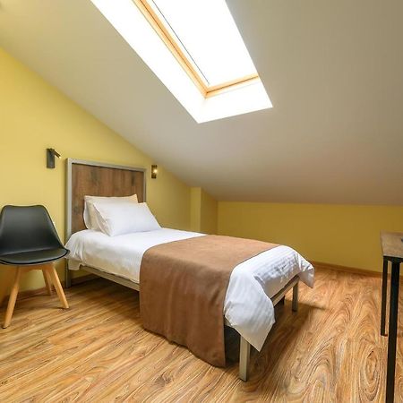 Stark Hotel Орхей Екстериор снимка
